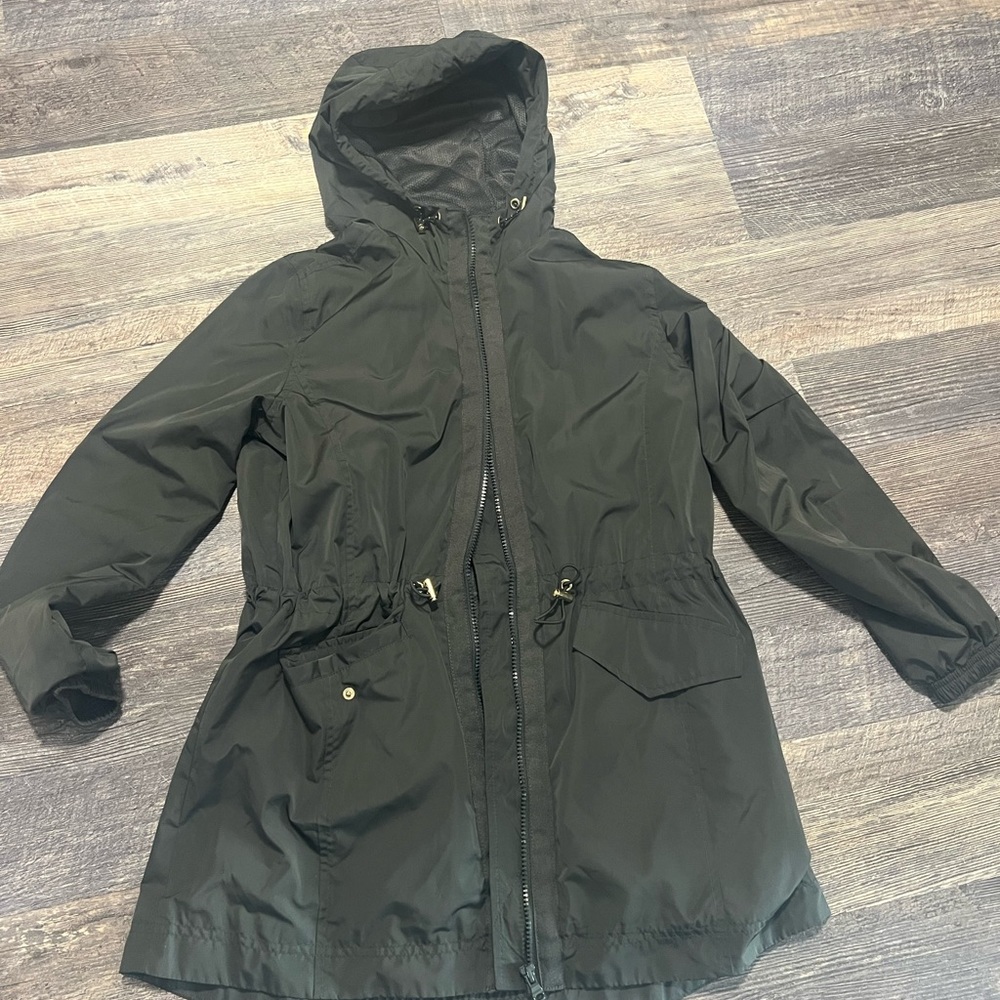 Like new dark green women jacket, brand Old navy. Only worn once. Size xs.